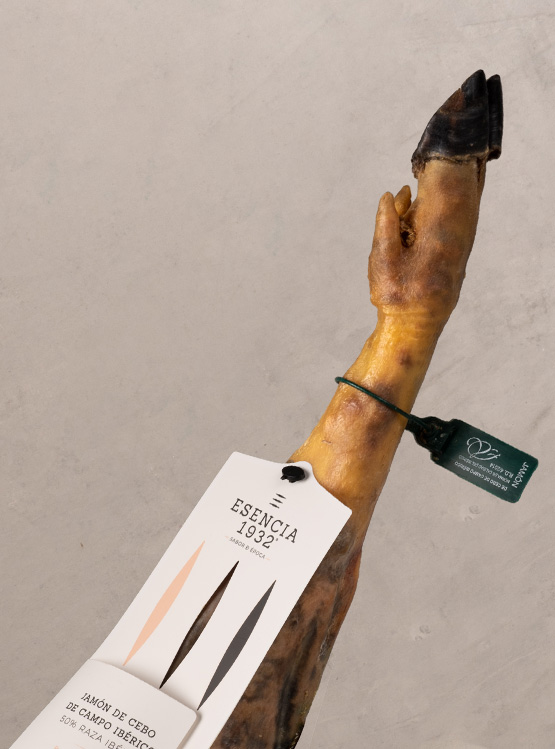 Field-fed Ibérico Ham